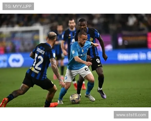 国米与埃因霍温激战欧冠小组赛争夺晋级希望