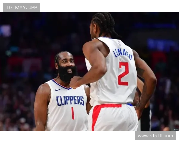 快船与凯尔特人激战正酣NBA赛场精彩瞬间回顾与分析