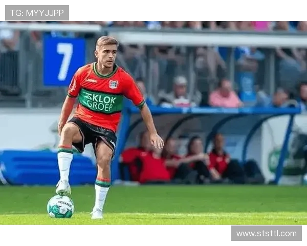 阿尔克青年迎战奈梅亨力争主场胜利展现球队实力