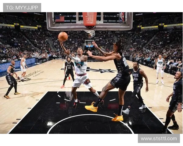 马刺与灰熊季后赛第三场激战回顾球员表现与战术分析