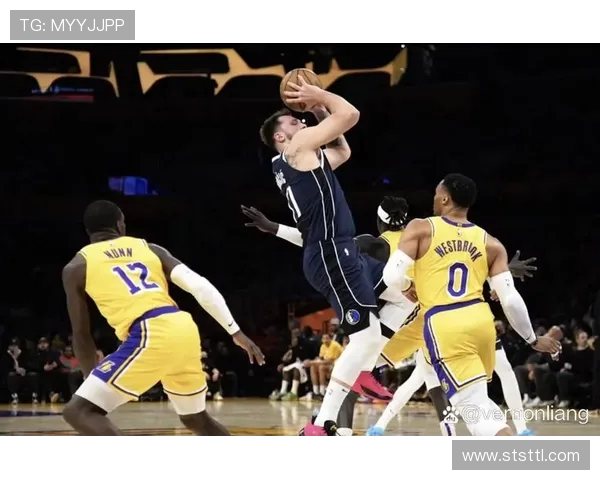 骑士与步行者激战四月十五日争夺季后赛席位的关键对决