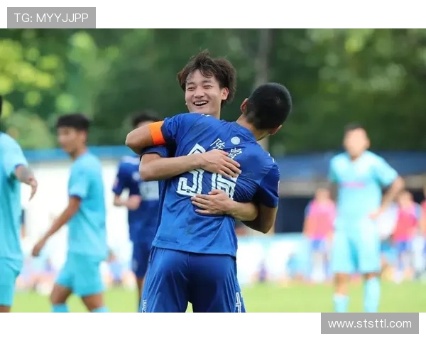 南京足球队以71分领跑精英赛积分榜展现强大实力与团队合作精神